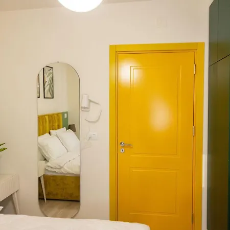 Three Doors Apartment *