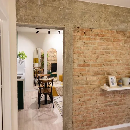 Three Doors Apartment *