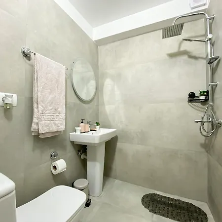 Three Doors Apartment *